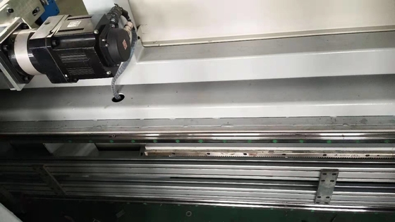 परिक्रामी चाकू DTC-R2012V 5kw . के साथ कार्यक्षेत्र स्पंज काटने की मशीन