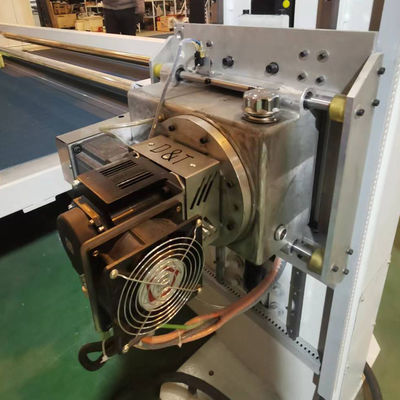 सीएनसी दोहरी दोलन ब्लेड फोम कटर उच्च परिशुद्धता और दक्षता के साथ 2डी और 3डी स्पंज आकृतियों को काटने के लिए, सीई के साथ